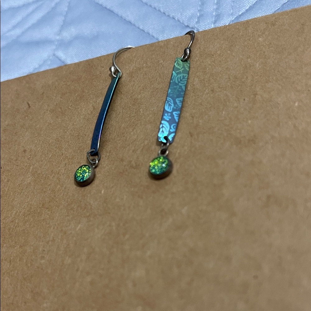 Holly Yashi Niobium and Dichroic Glass, Blue and Green Dangle Earrings! - Picture 5 of 11